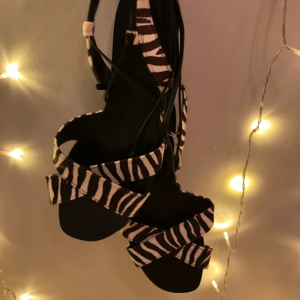 Zara’s ANIMAL EMBOSSED LEATHER SANDALS - LIKE NEW